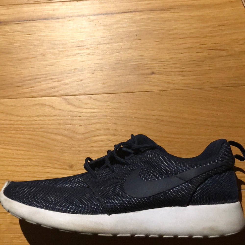 Navy Blue Nike Roshe